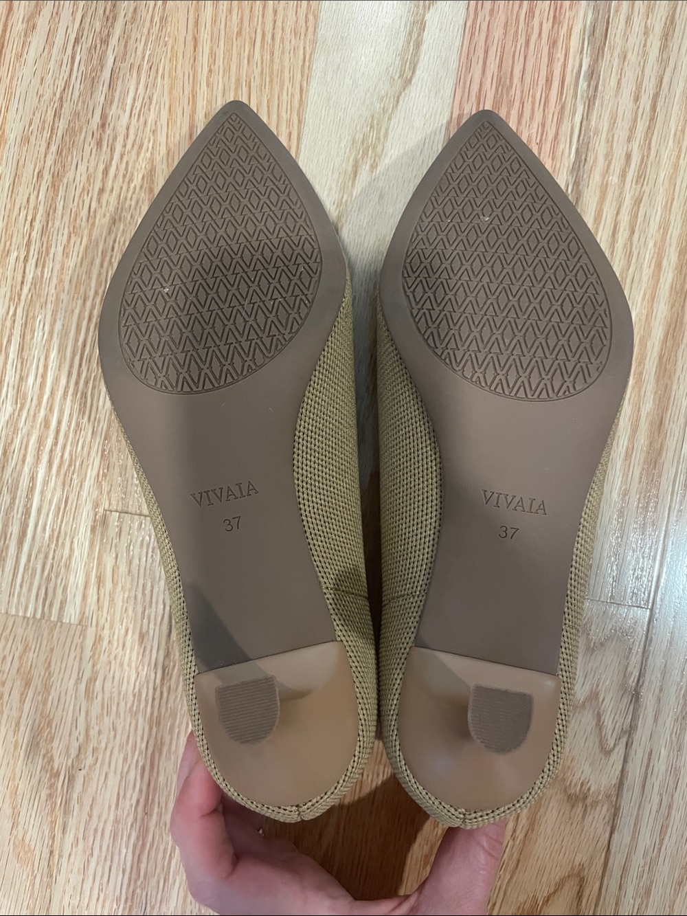 Vivaia Kitten Heel Pumps in Tan size 6.5 - Picture 9 of 9